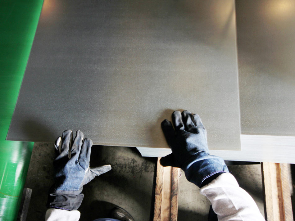 SheetMetalFab-238145307-950×712 Technician working on sheet metal